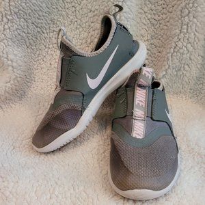 Nike Girls Slip on sneakers